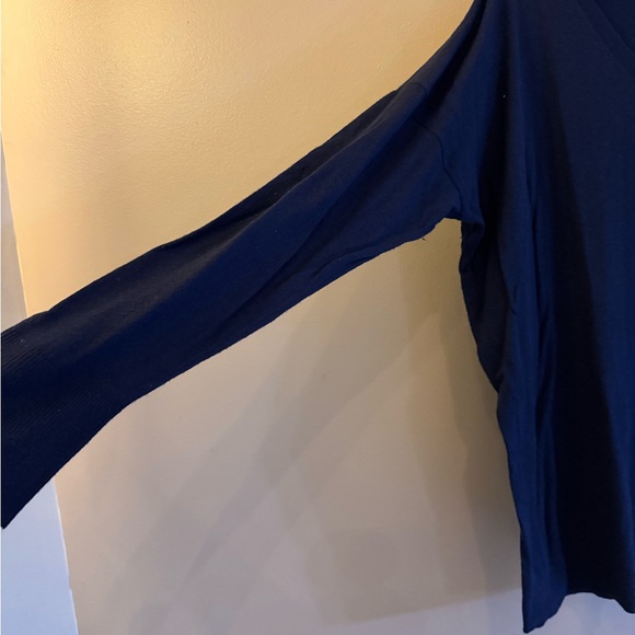 Lightweight dark blue sweater gently used - Picture 6 of 8